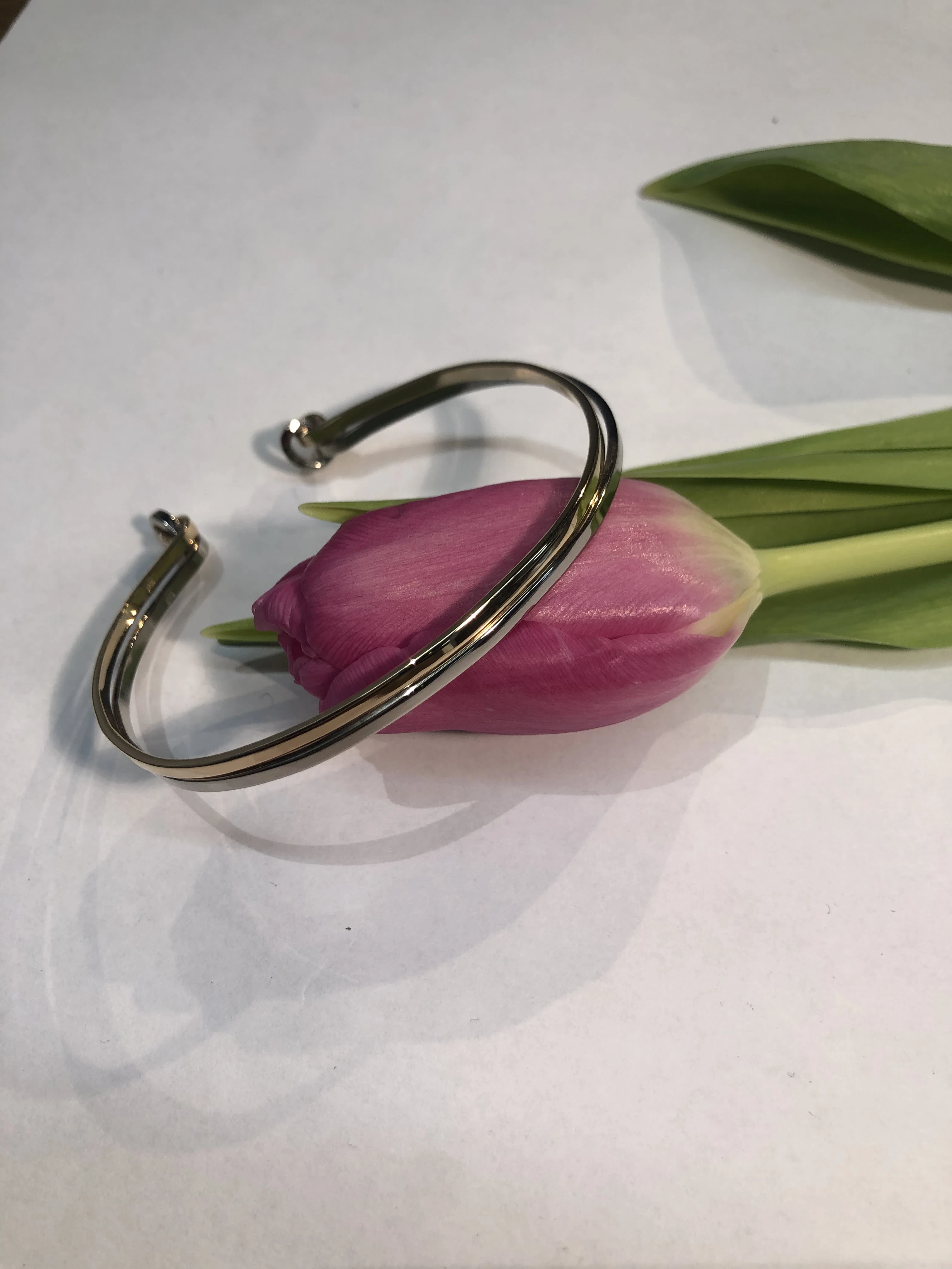 Handgjort silverarmband